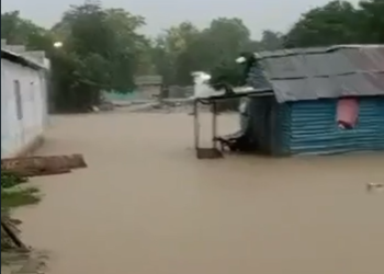 Inundaciones en el barrio Punta de Garza, Azua, debido al disturbio tropical