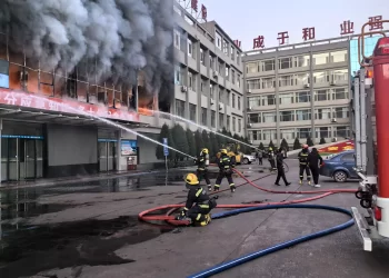 Incendio en edificio de mina de carbón deja 26 muertos en China
