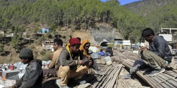 Recta final para rescatar a 41 trabajadores atrapados en un túnel de India