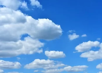 Nubes dispersas y escasas precipitaciones en horas matutinas