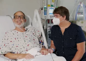 Muere la segunda persona que recibió un corazón de cerdo transplantado