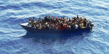 Al menos 89 dominicanos repatriados tras interceptar yola en aguas de puertorriqueñas