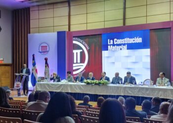 Magistrado José Alejandro Vargas arremete contra poderes fácticos, y advierte sobre peligros que corre el Tribunal Constitucional