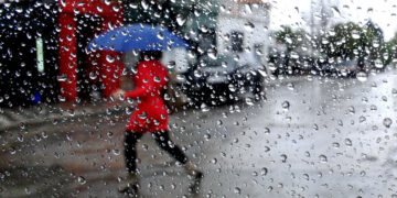 Se mantienen los niveles de alertas meteorológicas y las recomendaciones en ambas costas del país, por viento y oleaje anormal