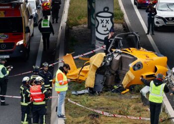 Un helicóptero se estrella en plena carretera M-40 de Madrid