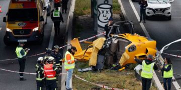 Un helicóptero se estrella en plena carretera M-40 de Madrid