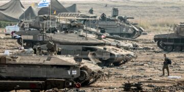 Al menos 63 personas muertas en bombardeos israelíes en Gaza, según fuentes palestinas