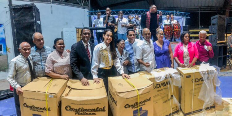 Betty Gerónimo recibe apoyo de pastores de Iglesias evangélicas en SDN