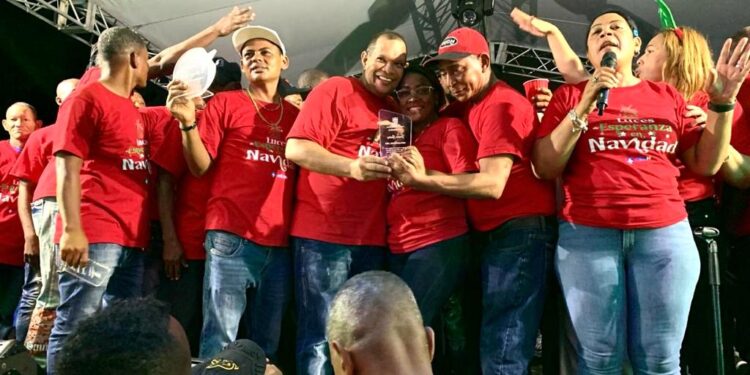 Alcalde Carlos Guzmán reconoce y premia más de 2 mil empleados de la ASDN