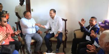 Abel inicia recorrido por San Cristóbal; visita a El Gago, en El Puerto