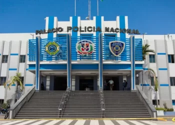 Sancionarán oficial grabado agrediendo a ciudadano en Los Mina