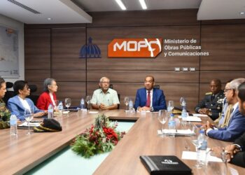 Ministros MOPC y Educación encabezan reunión para reactivar la Comisión Presidencial de Seguridad Vial