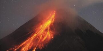 Suben a 23 los muertos en el volcán indonesio tras hallar el último alpinista desaparecido