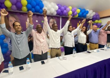 Altos exdirigentes peledeístas pasan a apoyar a Betty Gerónimo en SDN