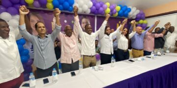 Altos exdirigentes peledeístas pasan a apoyar a Betty Gerónimo en SDN