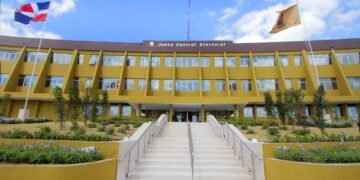  JCE aborda con el presidente Abinader sobre el voto en el exterior y el presupuesto de 2024
