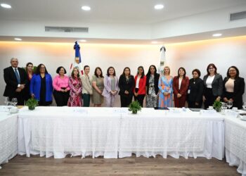 Ministra de la Mujer se reune con encargada de negocios EE. UU. para conocer políticas en materia de igualdad