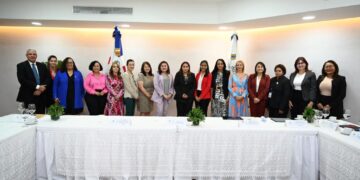 Ministra de la Mujer se reune con encargada de negocios EE. UU. para conocer políticas en materia de igualdad