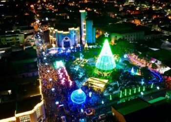 Alcalde Kelvin Cruz deja aperturado el Parque Mágico de la Navidad