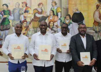 Escuela de Filosofía de la UASD y Editora Generatio Nova lanzan revista La Barca de Teseo