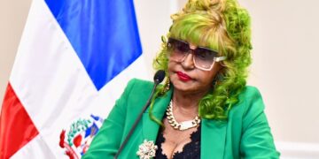 Senado reconoce a Fefita la Grande por su exitosa trayectoria en la música típica