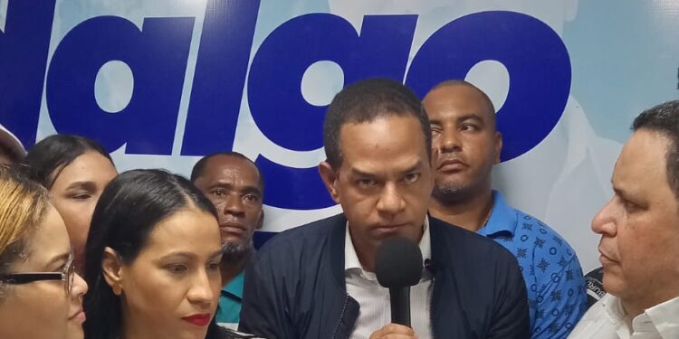 Julio César Valentín encabeza inauguración de local de campaña en Azua