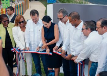 Banco Popular, Primera dama y MICM inauguran parque El Brisal en SPM