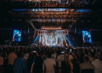 Grupo Grace se presenta ante miles de personas en Luna Park, Argentina
