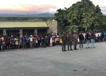 Deportan 324 nacionales haitianos que entró de forma ilegal por Bahoruco