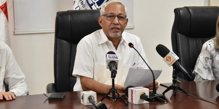 Ángel Hernández defiende la transparencia y honestidad de su gestión al frente de Educación