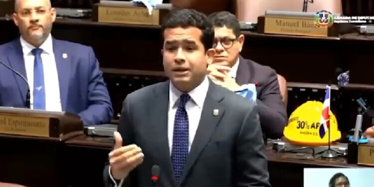 Sugiere tomar RD$3,000 millones destinados a publicidad para atender caos del tránsito y carestía alimentos