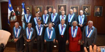 Instituto Duartiano juramenta miembros honorarios y develiza obras artísticas