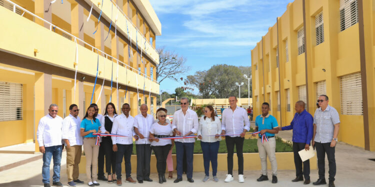 Más de 1,000 jóvenes se beneficiarán tras inauguración de liceo jornada extendida
