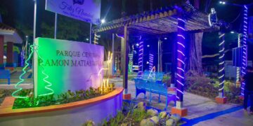 Alcalde SDN entrega Parque Central de Villa Mella totalmente remozado