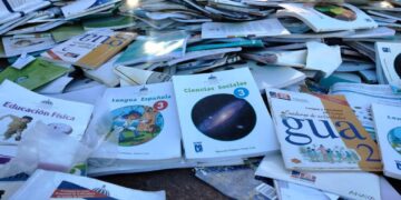 Corriente Magisterial pide profundizar investigación sobre libros tirados al vertedero