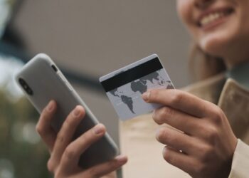 Operaciones realizadas por Internet con tarjetas bancarias se duplicaron en comercios locales