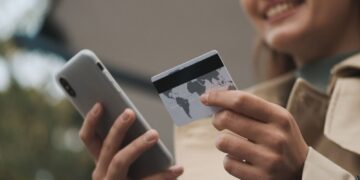 Operaciones realizadas por Internet con tarjetas bancarias se duplicaron en comercios locales