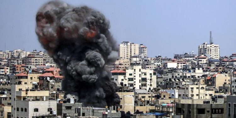 Decenas de muertos y heridos tras una noche de intensos bombardeos en Gaza