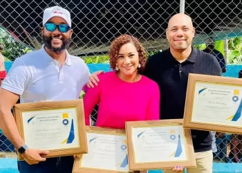 Reconocen a periodistas del Grupo de Medios Telemicro por sus aportes a la comunidad