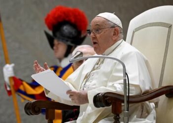 El Vaticano autorizó la bendición de parejas del mismo sexo, sin considerarlas matrimonio