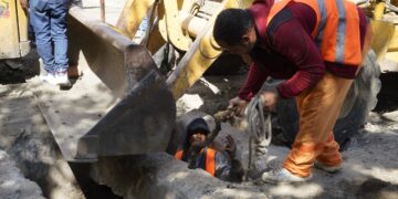 Obras Públicas recupera importante sistema de drenaje de aguas pluviales oculto por asfaltado en avenida Isabel Aguiar