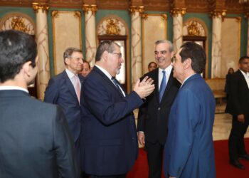 Presidente Abinader recibe en el Palacio Nacional al presidente electo de Guatemala, Bernardo Arévalo