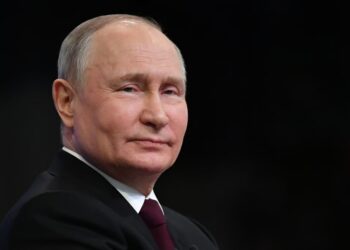 Vladímir Putin formaliza ante autoridades electorales candidatura a los comisios presidenciales