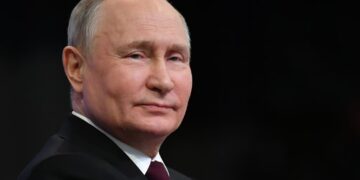 Vladímir Putin formaliza ante autoridades electorales candidatura a los comisios presidenciales
