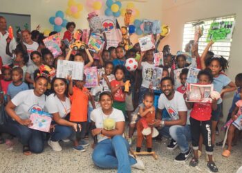 La Fundación Dar es un Acto Amor dona juguetes a cientos de niños de escasos recursos del Sector el Tamarindo