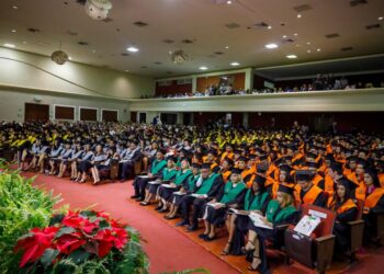 UCSD Gradúa a 482 nuevos profesionales