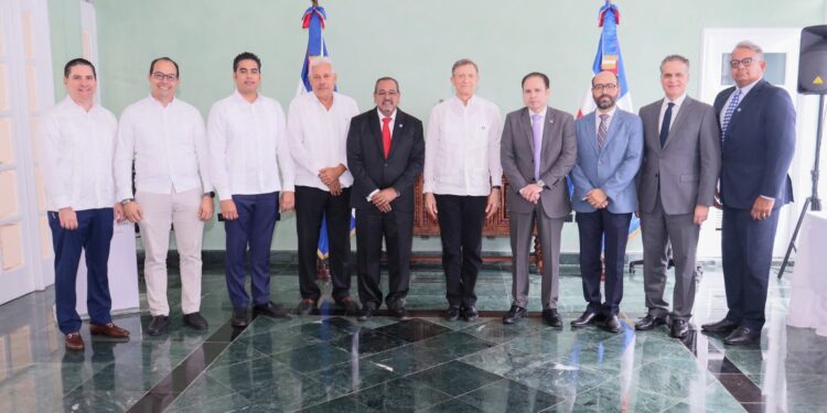 MIREX y AIREN firman acuerdo para potenciar inversión extranjera en el país