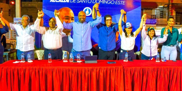 Carlos Zapata y su Frente de Apoyo Social respaldan la candidatura de Dio Astacio como alcalde de SDE 