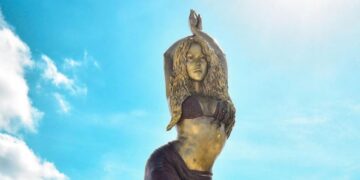 ¡Se acabó la espera! Shakira tiene su estatua en Barranquilla