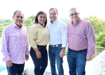 Abel Martínez inicia recorrido de fin de año en Santiago